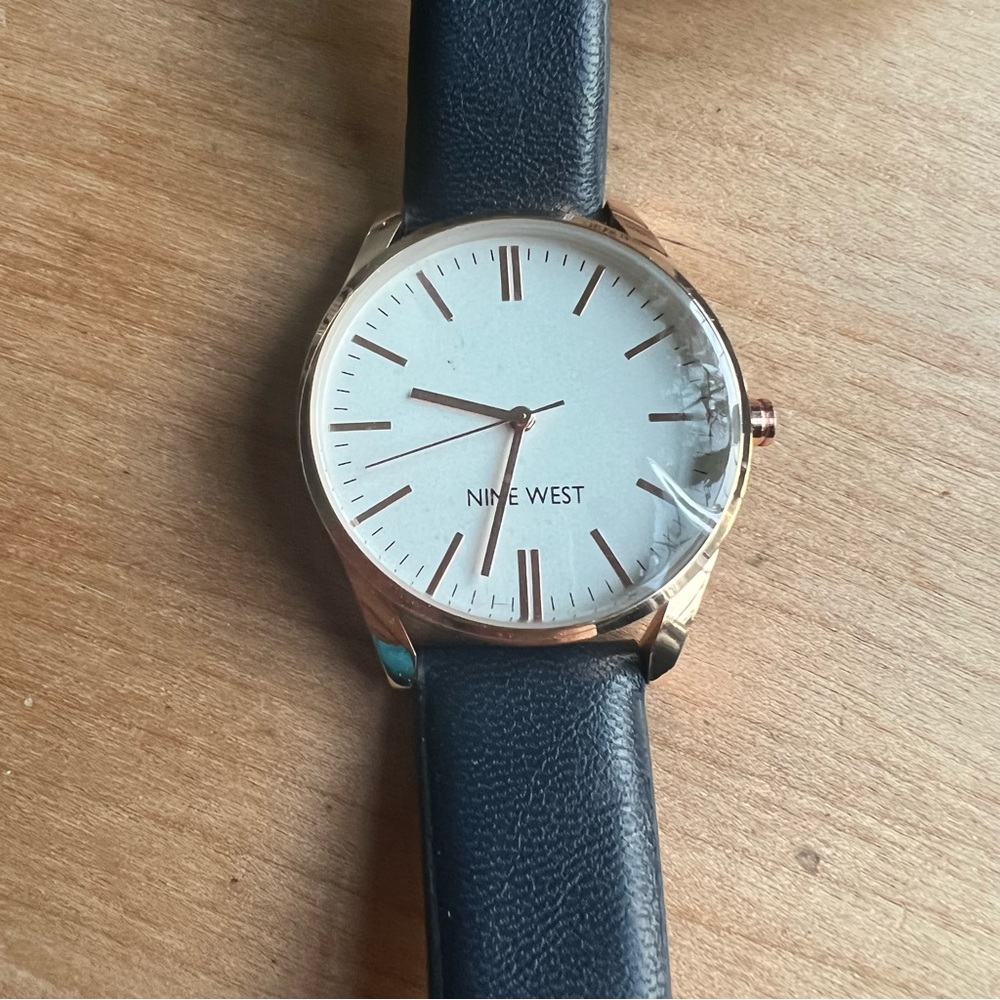 Nine West ladies rose gold tone dress Watch NEW BATTERY